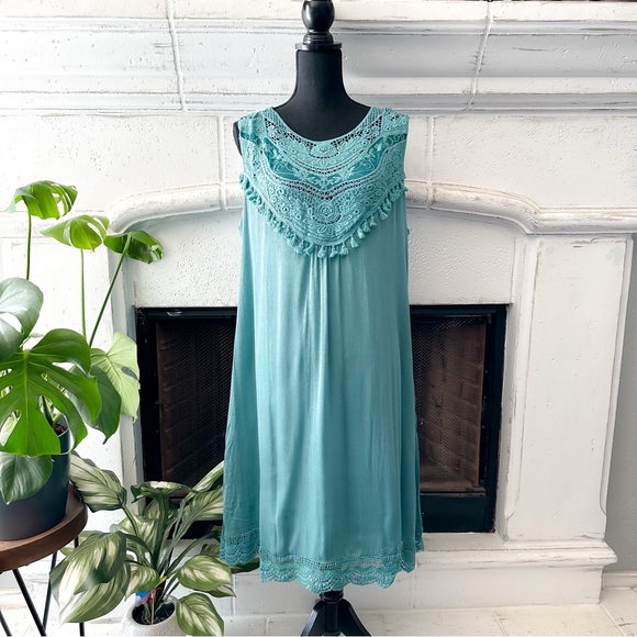 Davi & Dani - Lace Collar Bohemian Tunic Dress - Picture 3 of 4